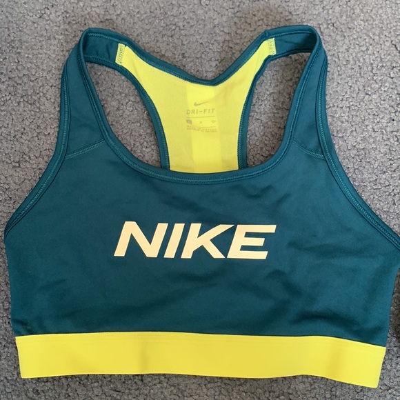 2 Nike sports bras - Picture 2 of 7